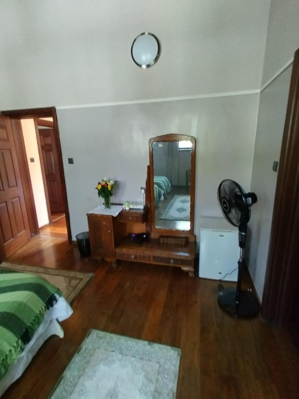 Florances Rest House Nairobi Extérieur photo